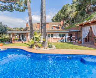 Vista exterior de Casa o xalet en venda en Sant Vicenç de Montalt amb Aire condicionat, Calefacció i Jardí privat