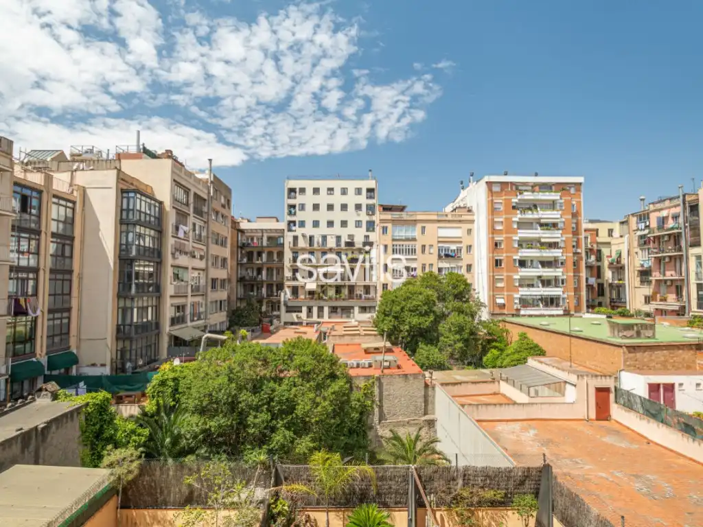 Vista exterior de Apartament en venda en Barcelona amb Aire condicionat i Terrassa