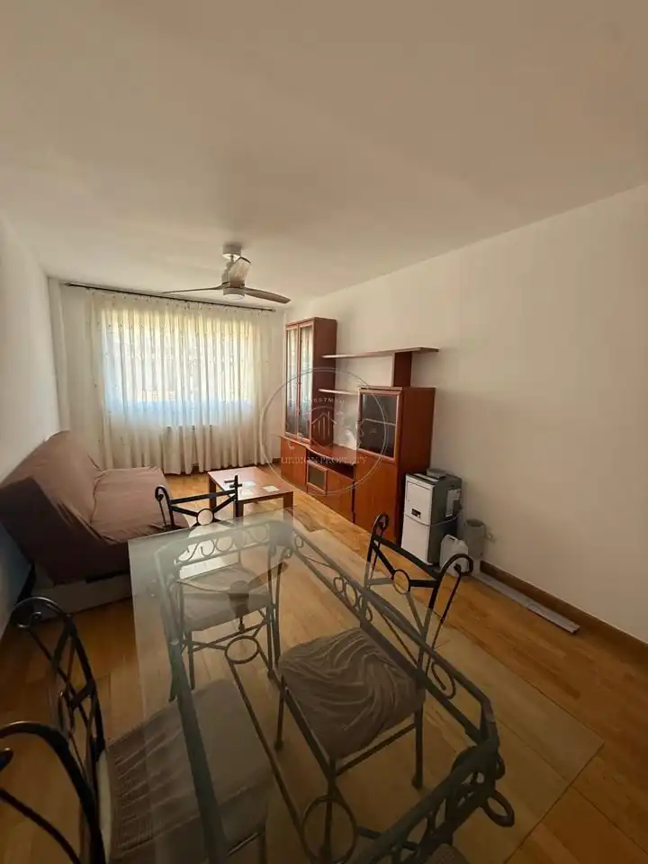 Sala d'estar de Apartament en venda en  Madrid Capital amb Calefacció i Moblat