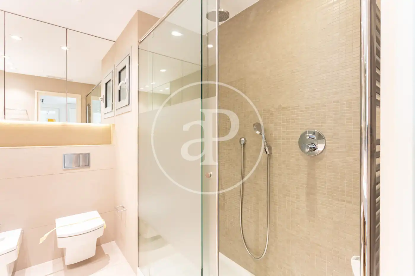 Bathroom of Flat for rent in Barcelona  with Air Conditioner, Heating and Private garden