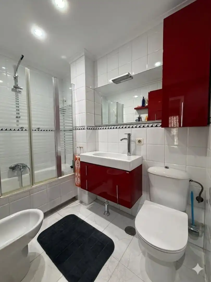 Badezimmer von Wohnung zum Verkauf in Santander mit Parkett und Terrasse