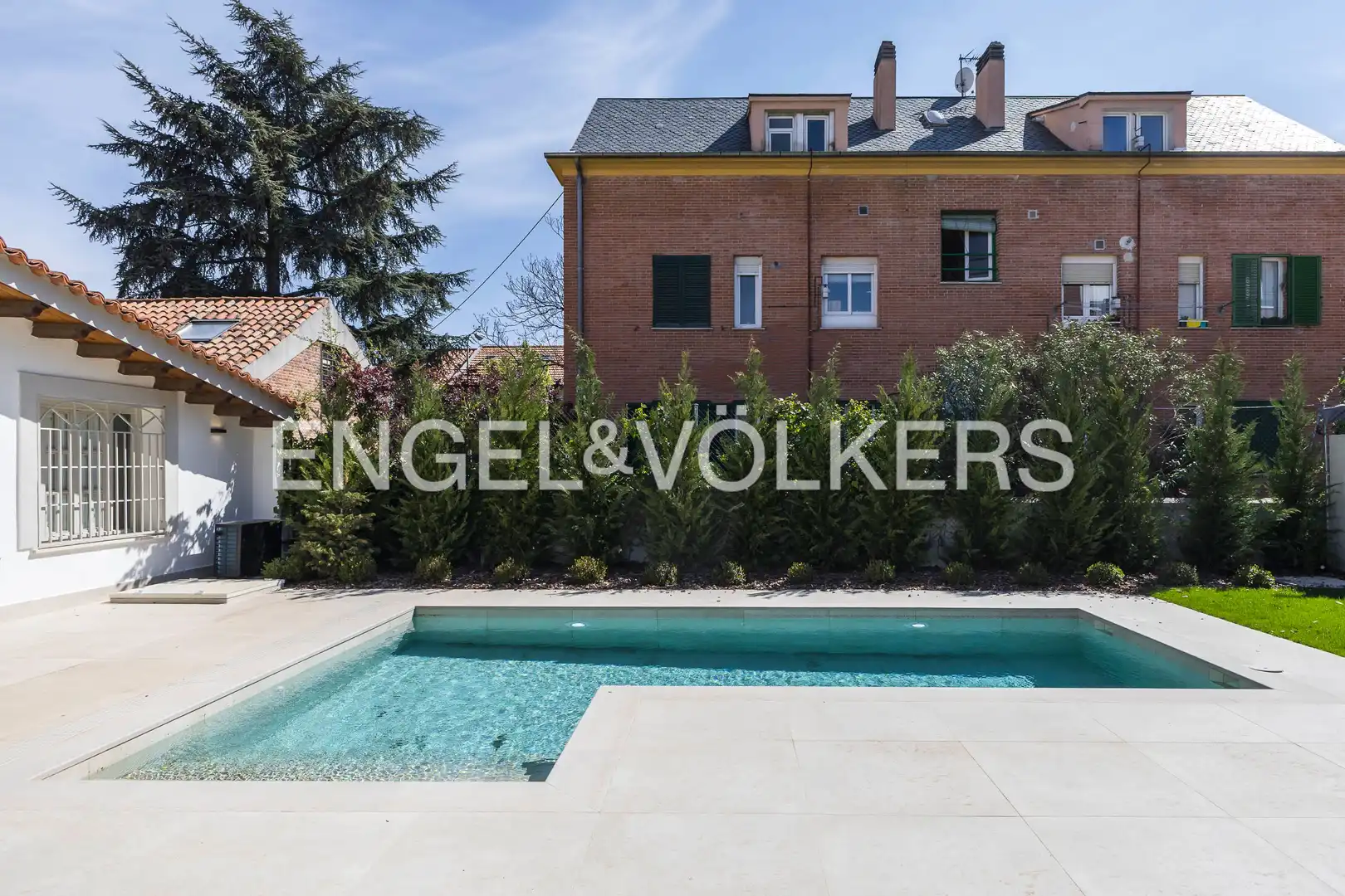 Piscina de Casa o xalet de lloguer en Madrid amb Aire condicionat, Calefacció i Jardí privat
