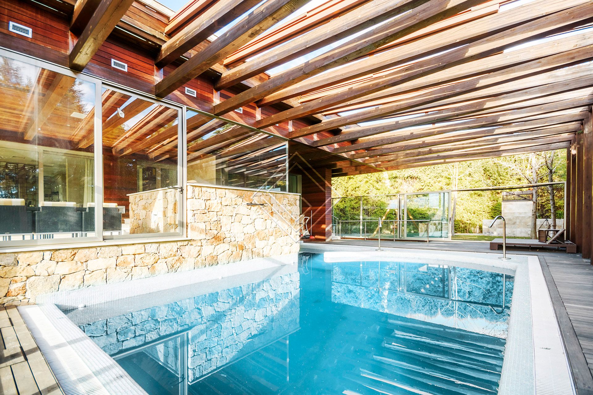 Piscina de Casa o chalet en venta en  Madrid Capital con Aire acondicionado, Calefacción y Jardín privado