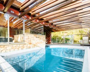 Swimming pool of House or chalet for sale in  Madrid Capital  with Air Conditioner, Heating and Private garden