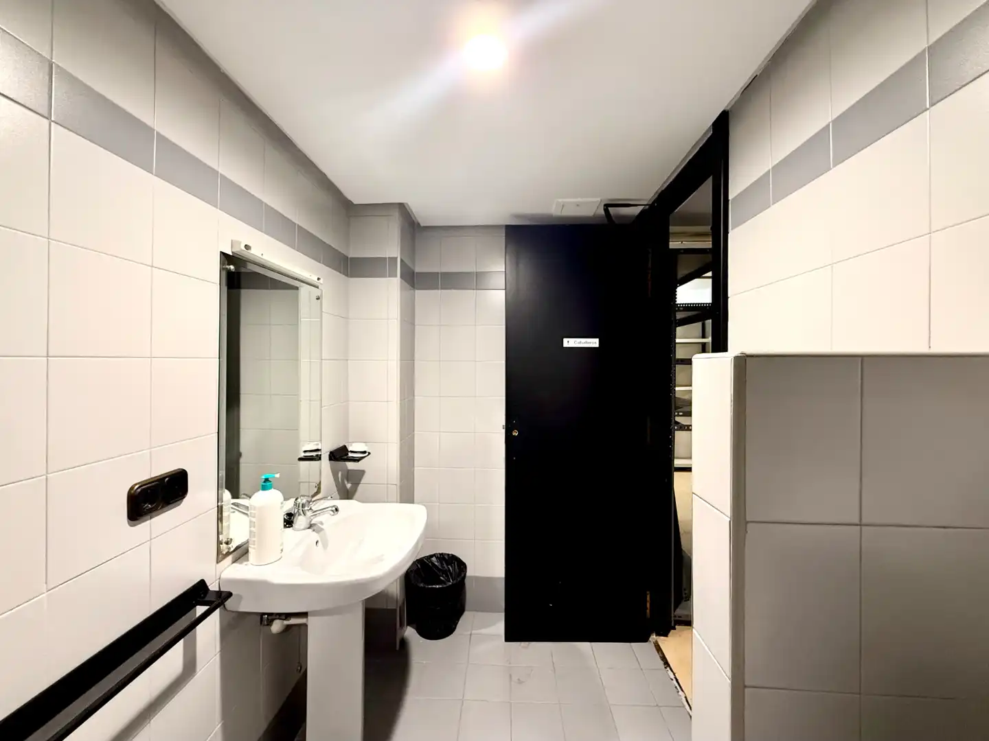 Badezimmer von Geschaftsraum zur Miete in Irun  mit Klimaanlage und Heizung