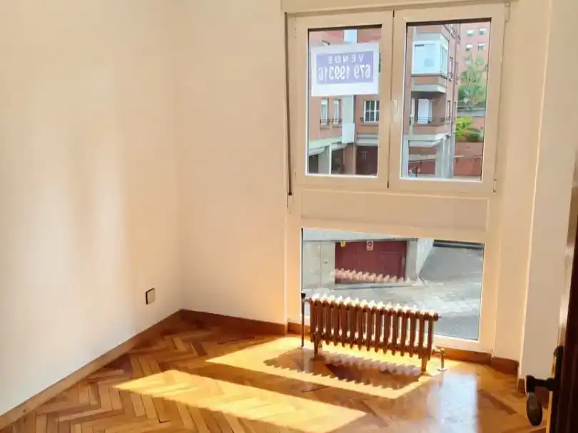 Habitación de Piso en venta en Oviedo  con Jardín privado, Parquet y Trastero