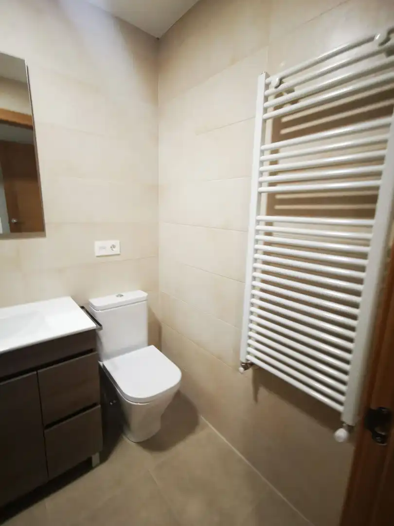 Bany de Apartament de lloguer en Salamanca amb Calefacció, Parquet i Moblat