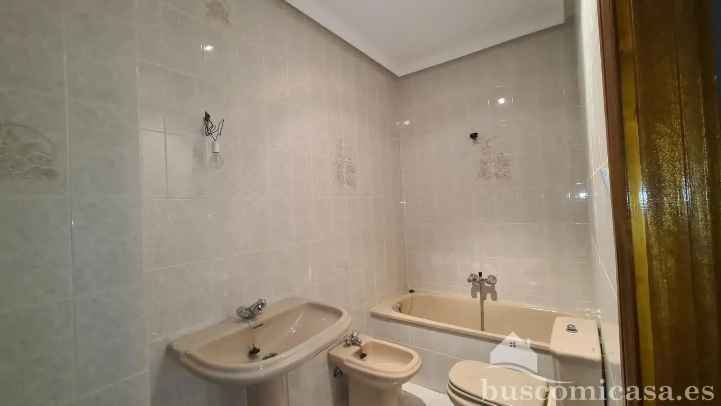 Badezimmer von Wohnung zum Verkauf in Jódar mit Balkon