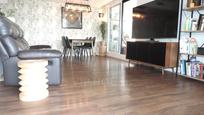 Sala d'estar de Pis en venda en Badalona amb Aire condicionat, Calefacció i Parquet