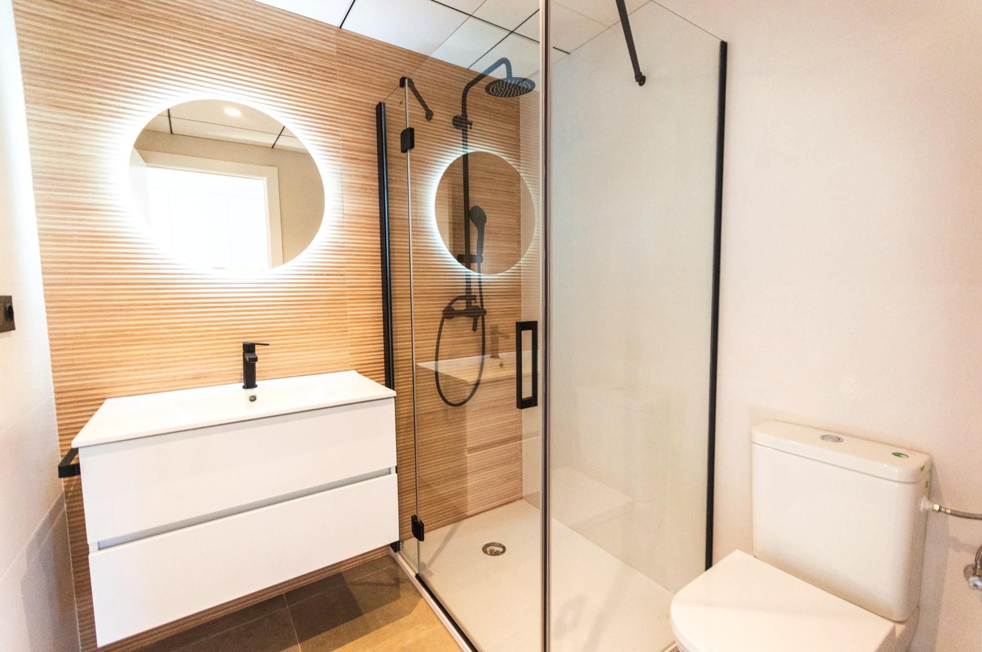 Bathroom of Flat to rent in Elda
