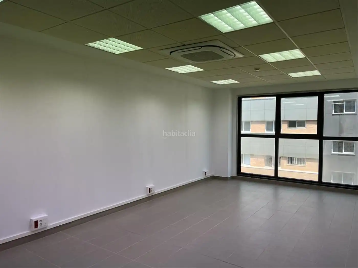 Office space to rent in Calle Doctor González Caraballo 1