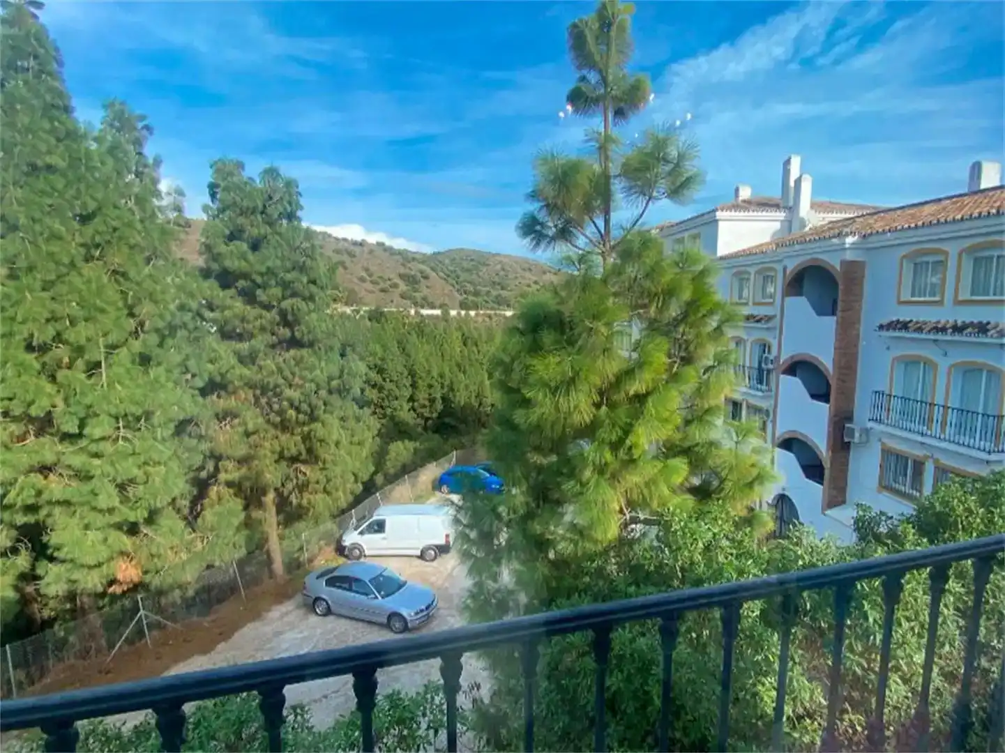 Vista exterior de Casa o xalet en venda en Mijas amb Piscina i Balcó