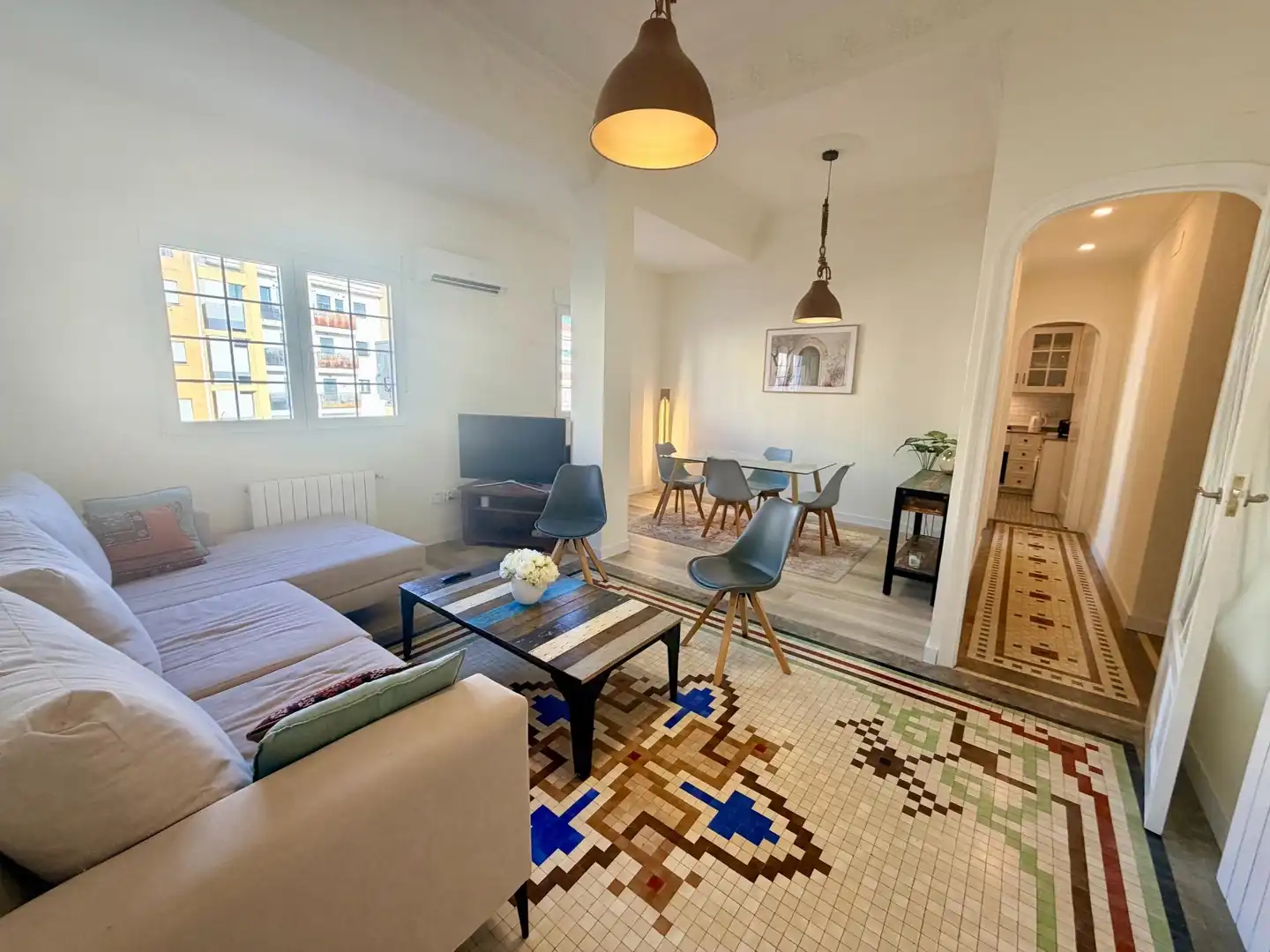 Sala d'estar de Pis de lloguer en Valencia amb Aire condicionat i Moblat