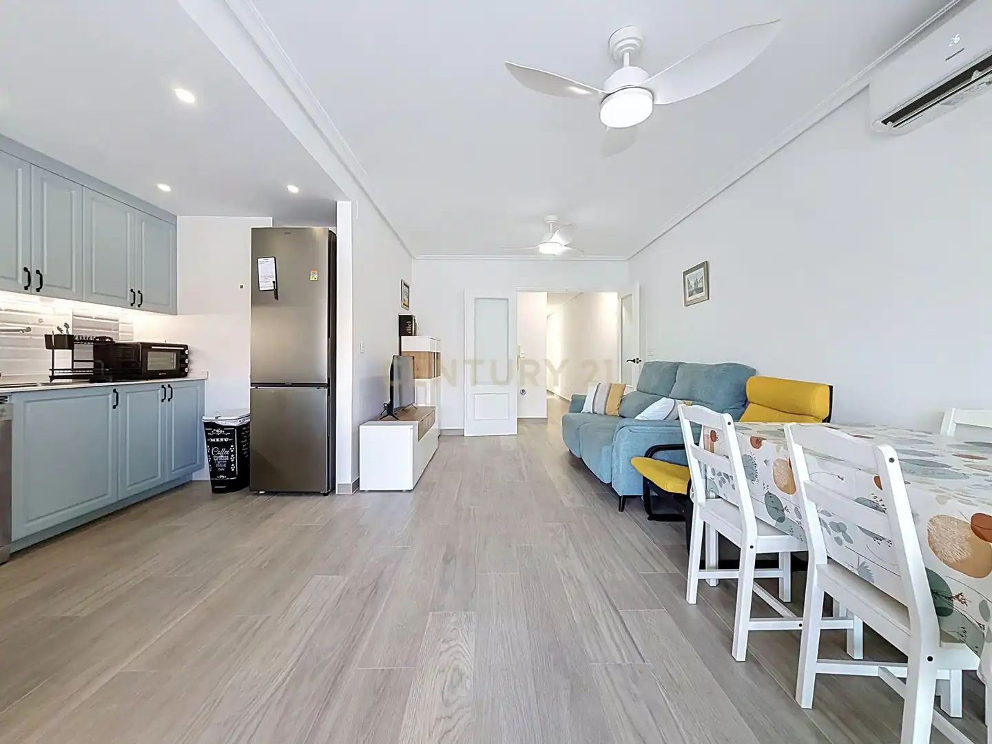 Living room of Apartments for rent in Torrevieja  with Air Conditioner, Oven and Washing machine