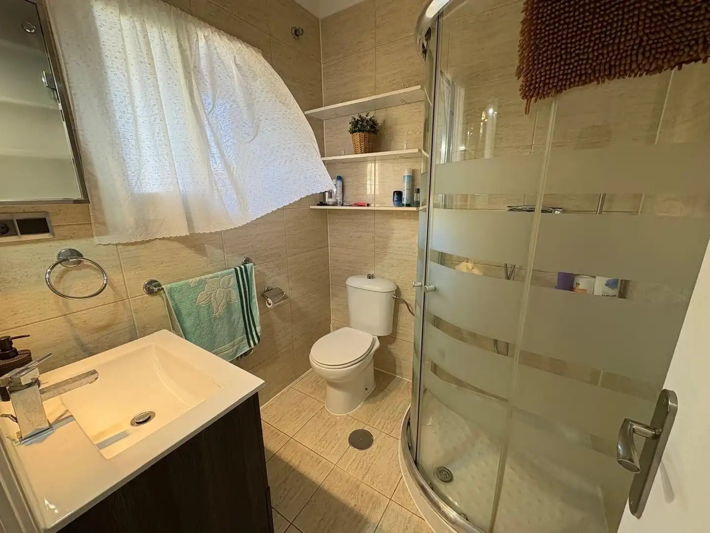 Bany de Apartament de lloguer en Torrox amb Terrassa i Piscina comunitària