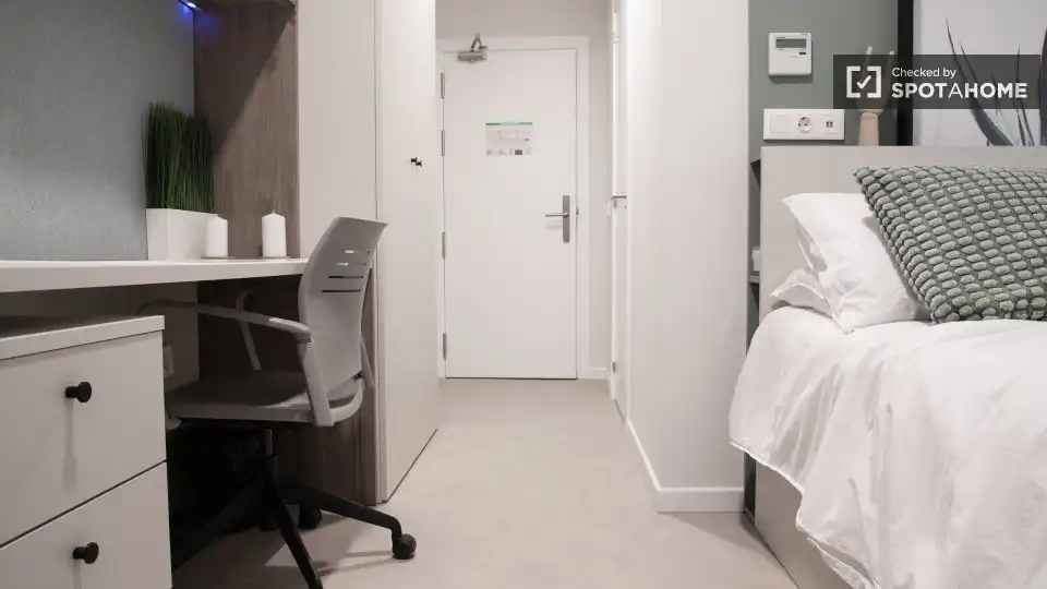 Room in El Rosón - Kelvinator