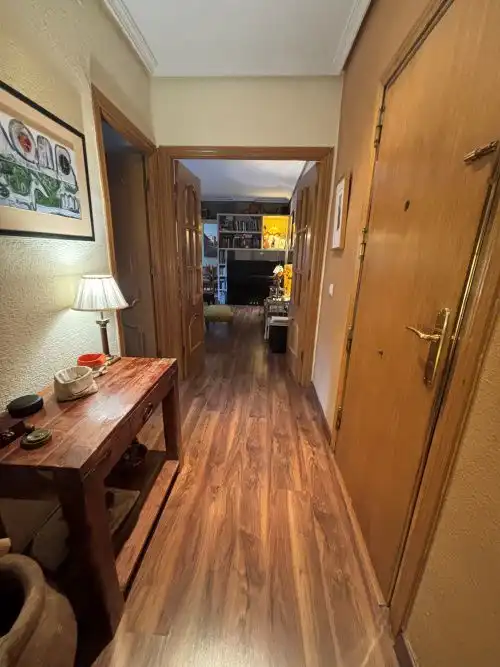 Wohnung zum Verkauf in Madrid mit Klimaanlage, Heizung und Balkon
