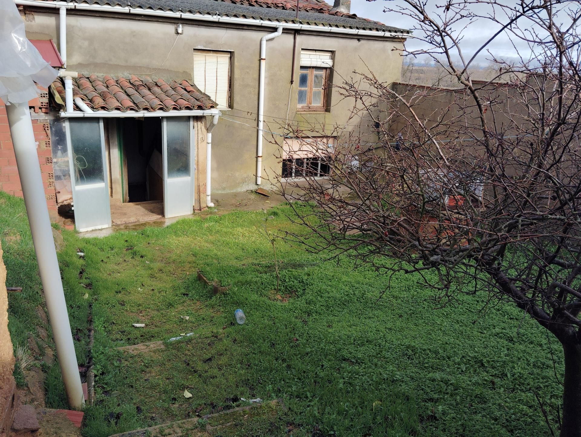 Single-family semi-detached for sale in Pajares de los Oteros