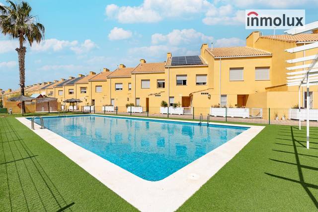 Casa adosada en Venta en Calle Clara Campoamor en Alicante Golf