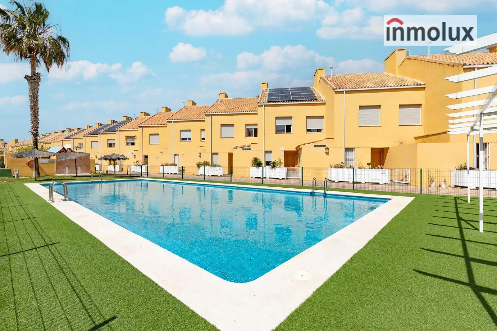 Piscina de Casa adosada en venta en Alicante / Alacant con Aire acondicionado, Calefacción y Jardín privado