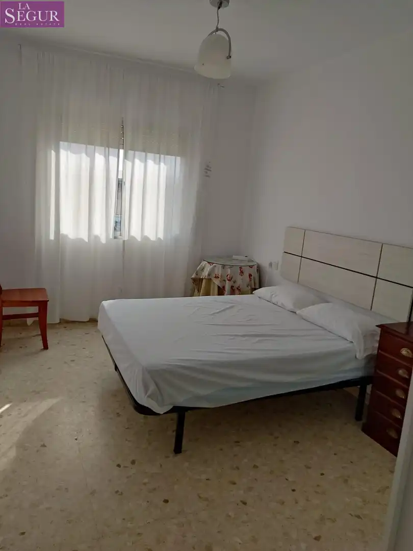Dormitori de Pis de lloguer en Cádiz amb Moblat