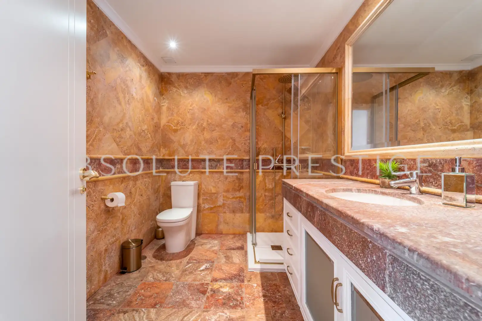 Bany de Apartament en venda en Marbella amb Aire condicionat, Terrassa i Piscina