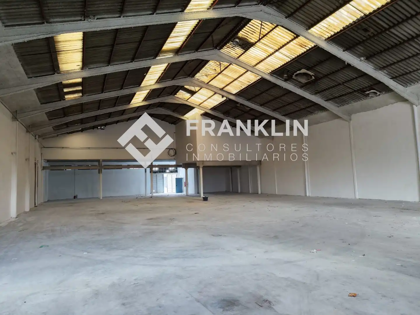 Fabrikhallen zur Miete in Carrer Cantàbria, 13, Parc Central