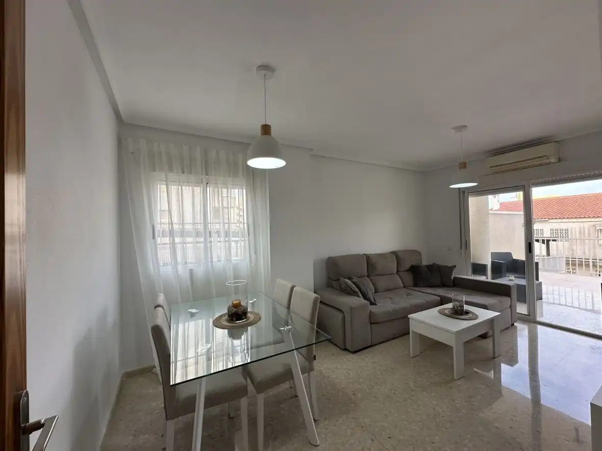 Sala de estar de Apartamento en venta en Elche / Elx con Calefacción, Terraza y Piscina