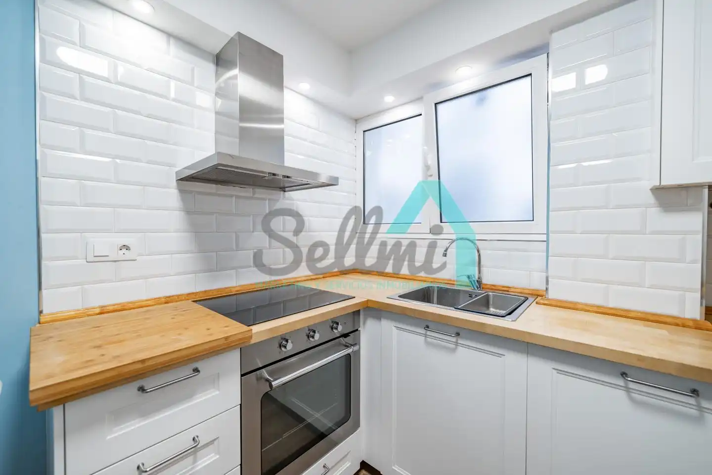 Kitchen of Flat for rent in Gijón   with Heating, Terrace and Furnished