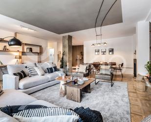 Sala d'estar de Apartament de lloguer en  Madrid Capital amb Aire condicionat, Calefacció i Moblat