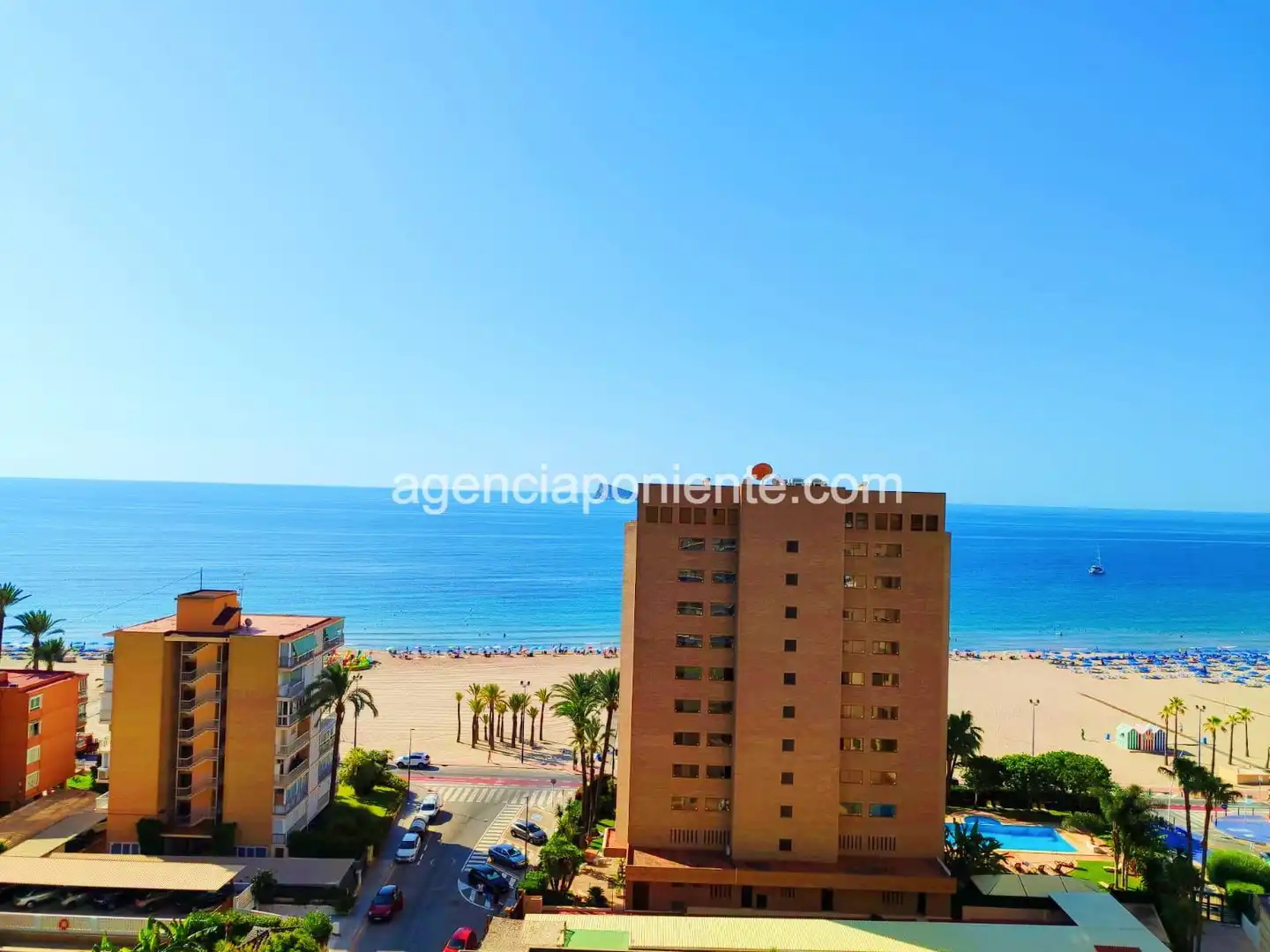 Dormitori de Apartament de lloguer en Benidorm amb Aire condicionat, Calefacció i Terrassa