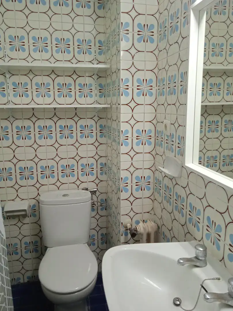 Bathroom of Study for rent in Granada  with Heating, Furnished and Washing machine