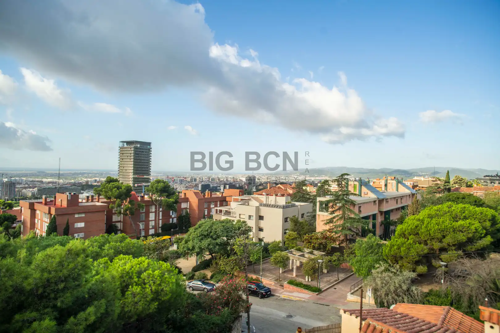 Vista exterior de Casa o chalet en venta en Esplugues de Llobregat con Aire acondicionado, Calefacción y Jardín privado