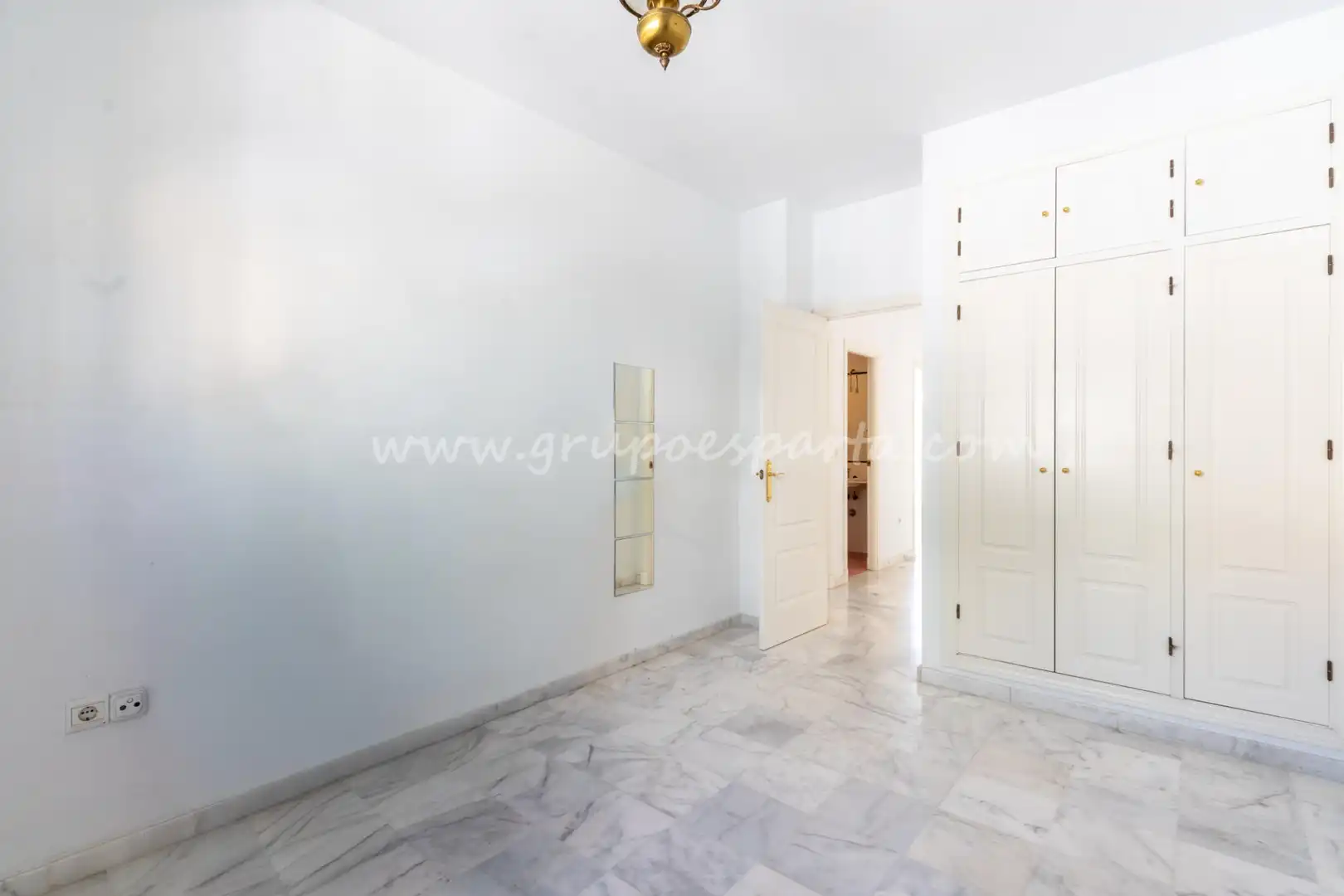 Detached homes for sale in Espartinas  with Air Conditioner, Heating and Oven