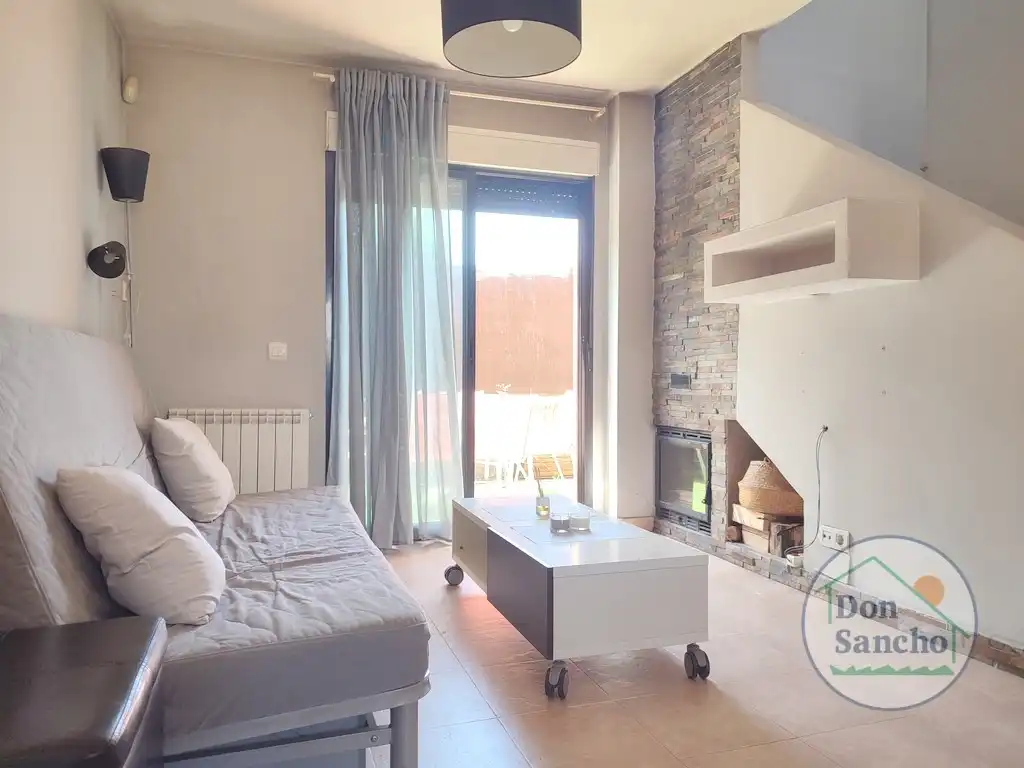 Sala de estar de Casa adosada en venta en Viana de Cega con Calefacción, Jardín privado y Terraza