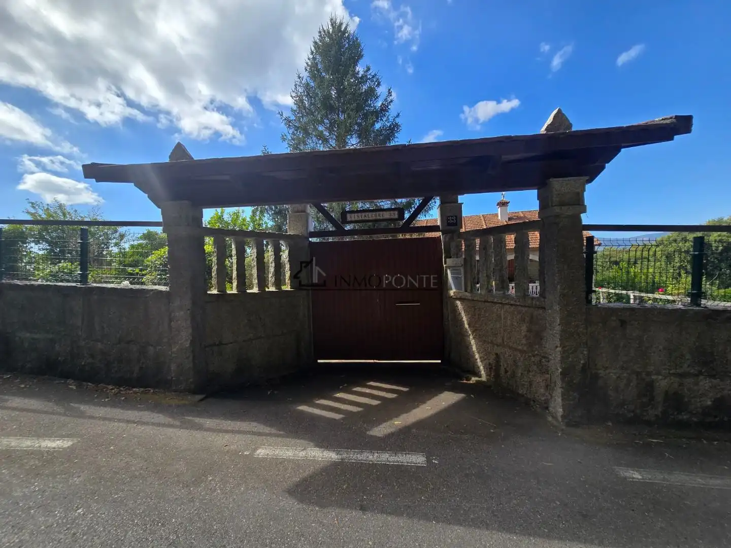 Vista exterior de Casa o xalet en venda en Pontevedra Capital  amb Jardí privat