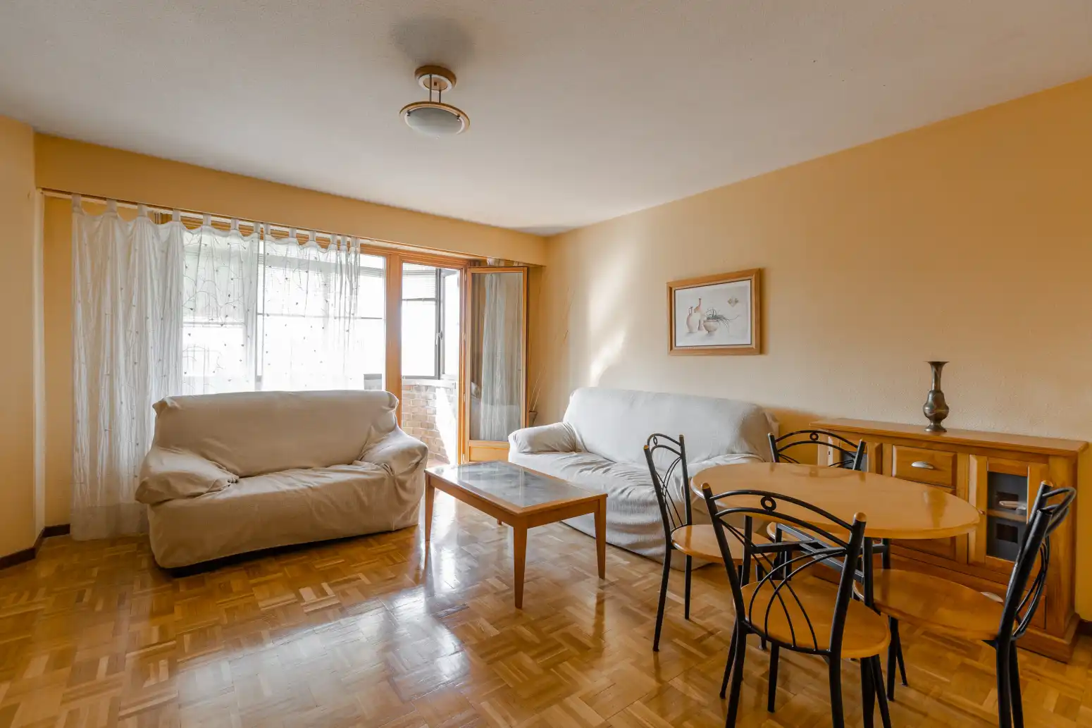 Sala d'estar de Pis de lloguer en  Pamplona / Iruña amb Calefacció, Parquet i Terrassa