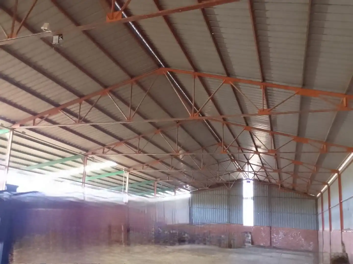 Außenansicht von Fabrikhallen zum Verkauf in Sancti-Spíritus (Badajoz)