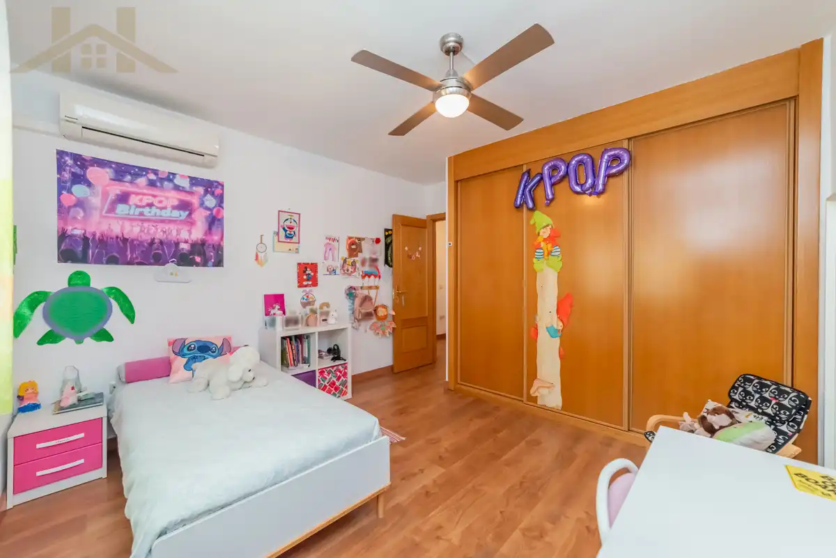 Schlafzimmer von Einfamilien-Reihenhaus zum Verkauf in Valdemoro mit Klimaanlage, Heizung und Privatgarten