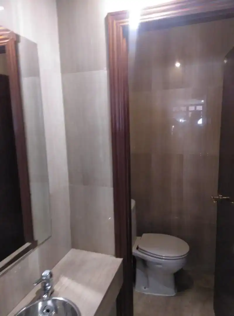 Badezimmer von Geschaftsraum zur Miete in Madrid mit Klimaanlage