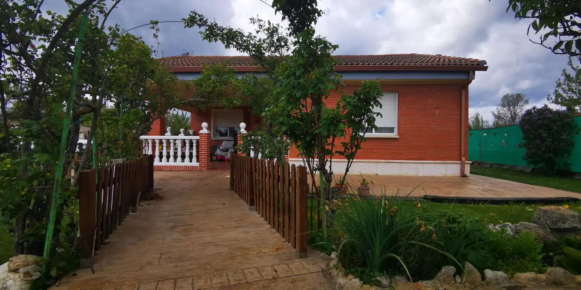 Vista exterior de Finca rústica en venda en Grijota amb Jardí privat, Terrassa i Piscina