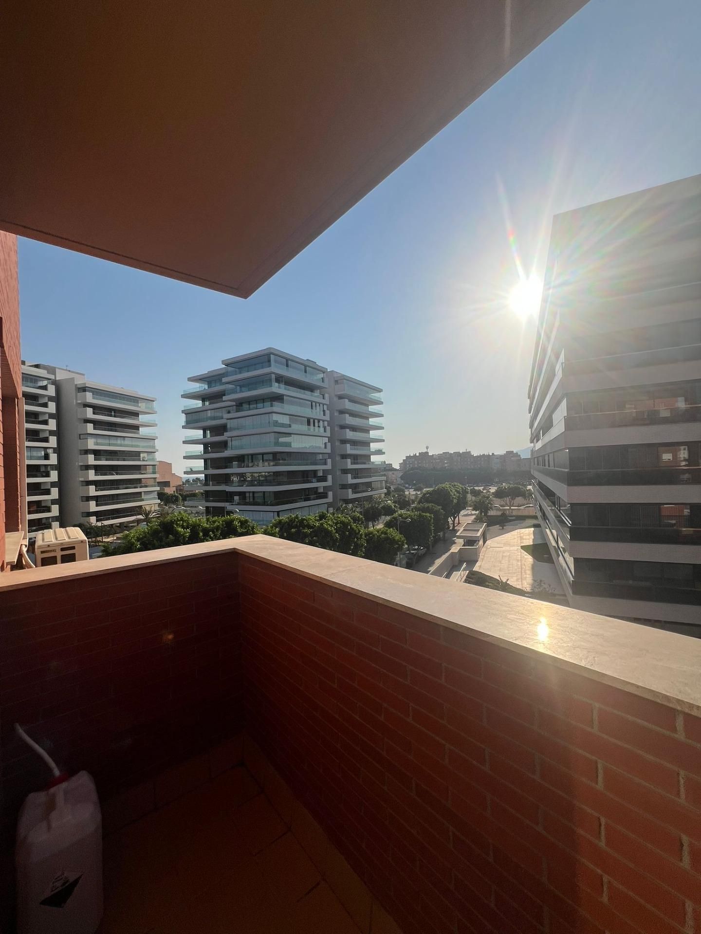 Vista exterior de Apartamento de alquiler en  Almería Capital con Aire acondicionado y Balcón