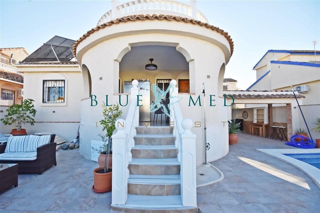 Vista exterior de Casa o xalet en venda en Mazarrón amb Aire condicionat, Calefacció i Jardí privat