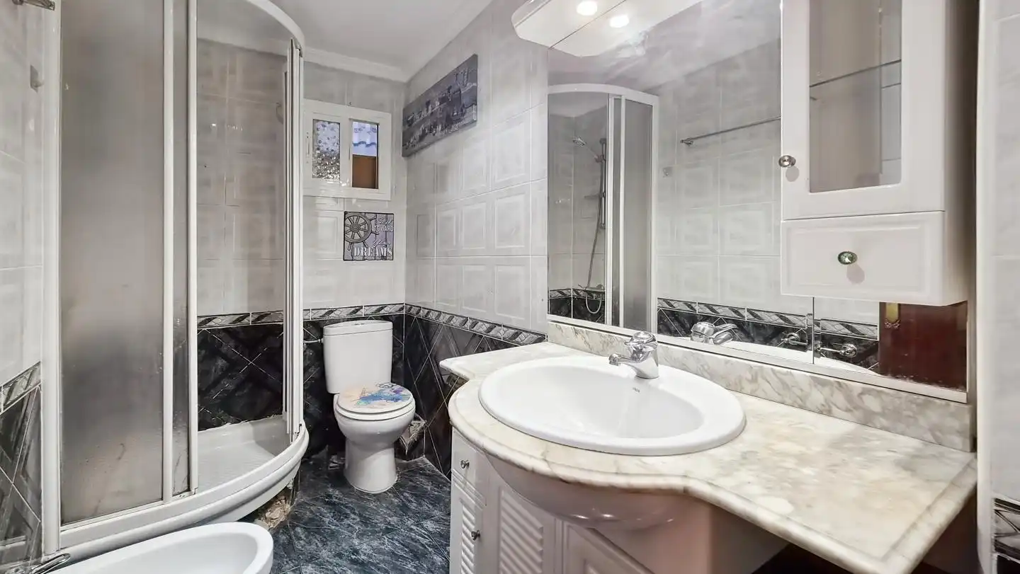 Piso en venta en Calle Aldeanueva de la Vera, Las Águilas
