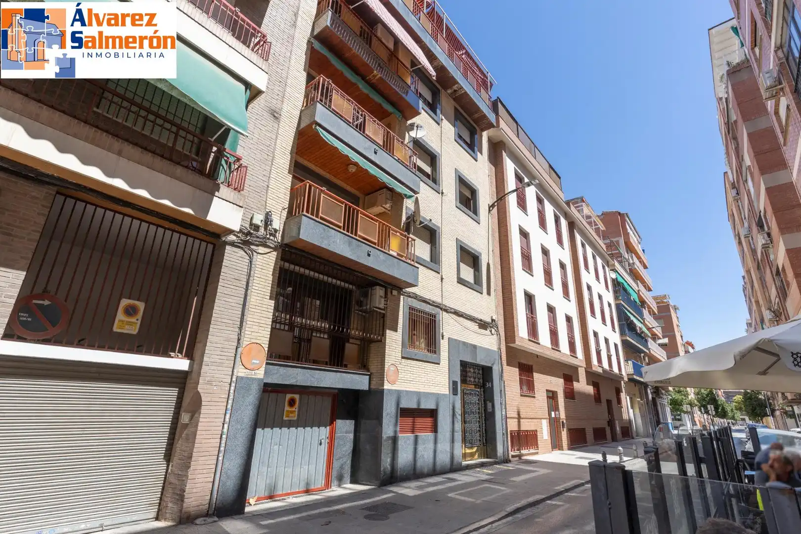 Vista exterior de Pis en venda en Granada amb Calefacció i Terrassa