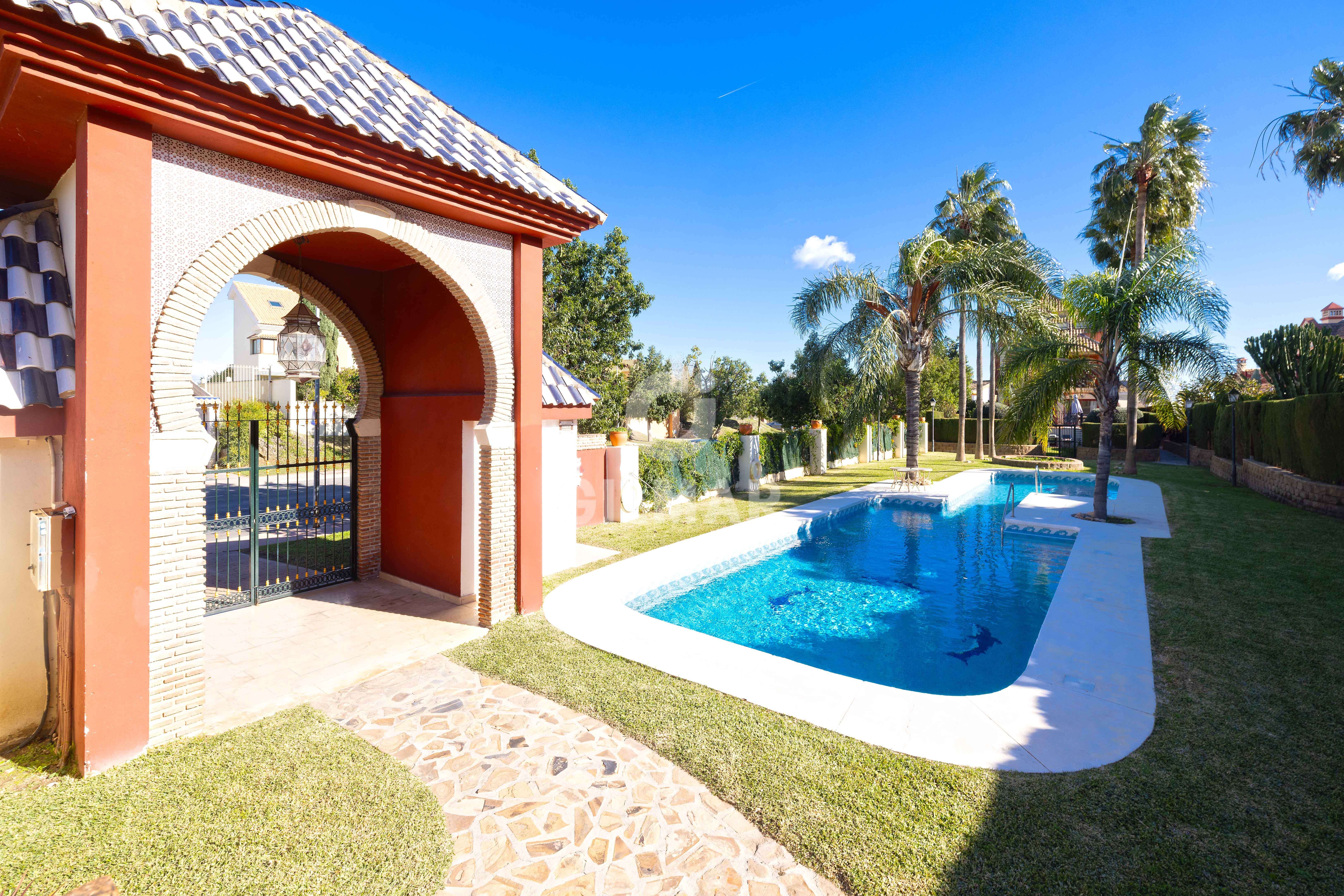 Casa adosada en venta en Cortijo Torrequebrada, Torrequebrada