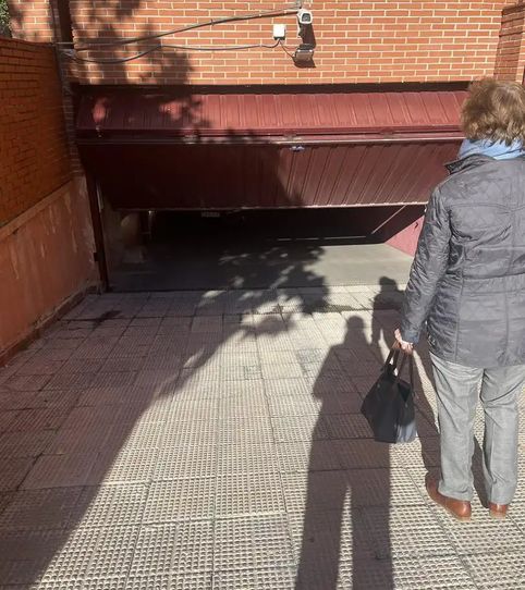 Foto 2 de Garaje de alquiler en Calle de la Buganvilla, 8, Castilla, Madrid Capital