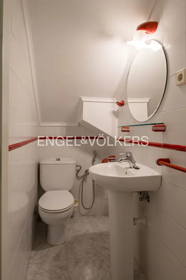 Badezimmer von Haus oder Chalet zum Verkauf in Madrid mit Klimaanlage, Heizung und Privatgarten