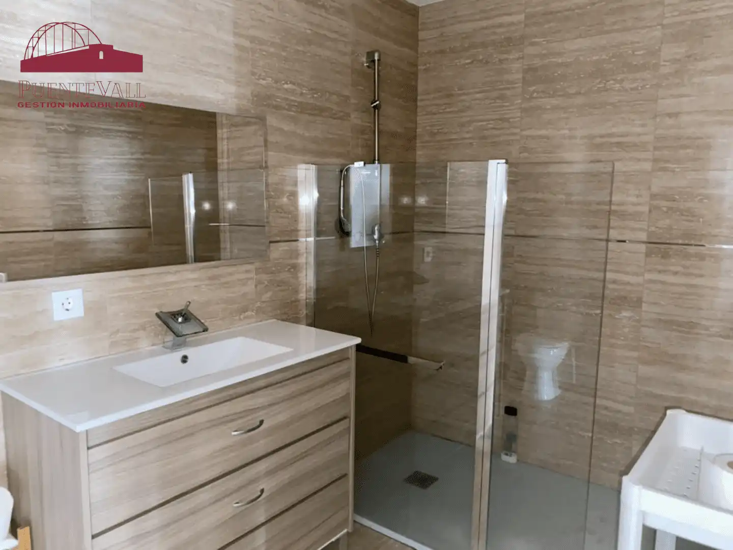 Bathroom of Flat for rent in Valladolid  with Air Conditioner, Heating and Furnished