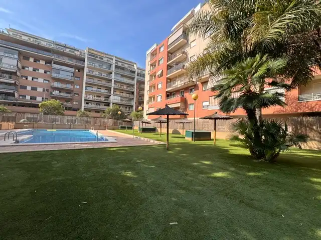 Außenansicht von Dachboden zum Verkauf in Paterna mit Parkett, Terrasse und Ofen